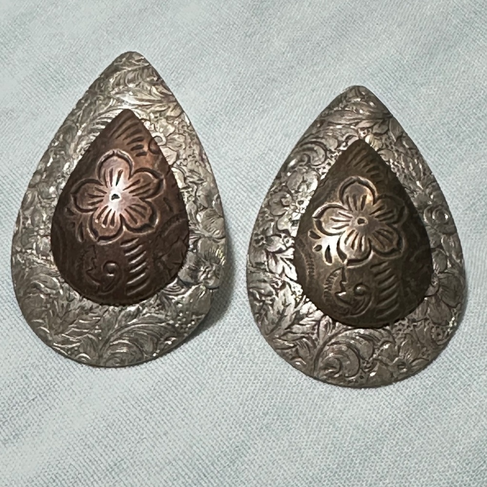 Two-tone teardrop post earrings with floral design. - Picture 1 of 10